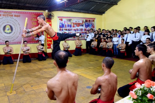 Co gi ben trong vo duong cua Nam Huynh Dao?-Hinh-7