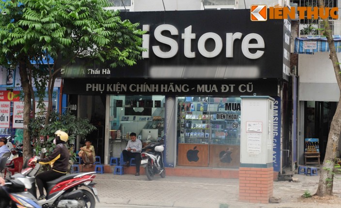 Loat bien quang cao bi Apple doi go ngap duong pho Ha Noi-Hinh-6