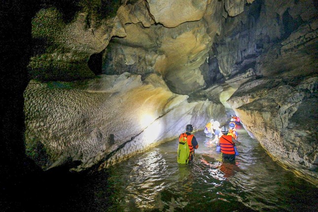 To da, nhu da hang nghin nam trong hang &quot;Son Doong cua Ba Be&quot;-Hinh-2