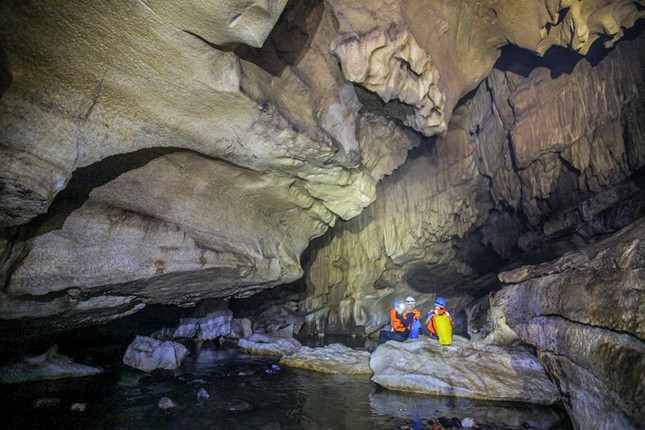 To da, nhu da hang nghin nam trong hang &quot;Son Doong cua Ba Be&quot;