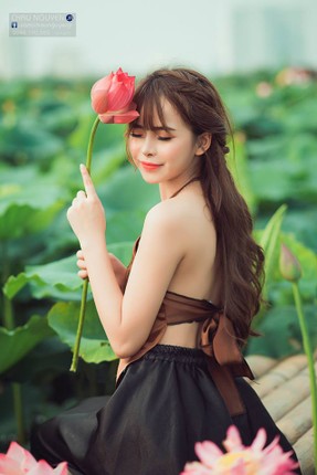 Gai xinh Tuyen Quang gay sot bang bo anh ao yem, hoa sen-Hinh-9