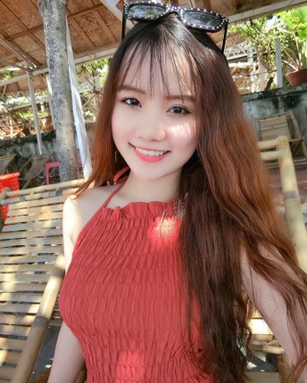 Nu sinh Binh Duong bat ngo noi tieng sau le khai giang-Hinh-10