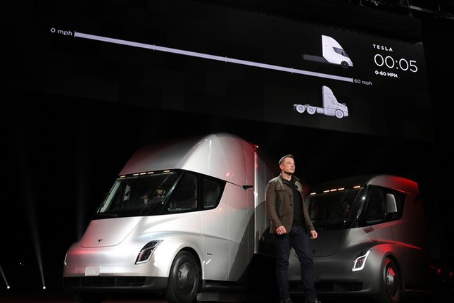 Xe dau keo chay dien Tesla Semi Truck gia 3,4 ty dong-Hinh-2