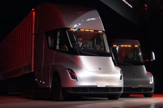 Xe dau keo chay dien Tesla Semi Truck gia 3,4 ty dong-Hinh-3