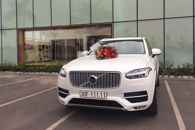 Xe Volvo XC90 gia 3,3 ty bien so “ngu quy 1” tai HN