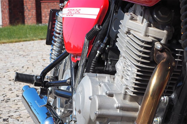 Can canh xe moto Jawa 350 phan khoi gia 93 trieu dong-Hinh-9