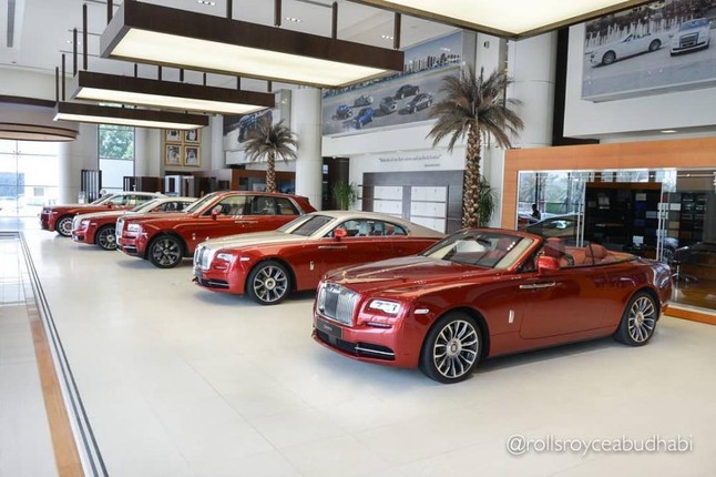 “Soi” showroom xe sieu sang Rolls-Royce dinh nhat TG-Hinh-2