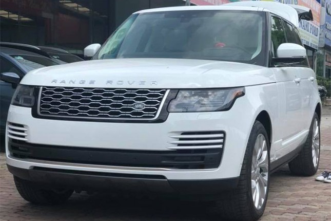 Range Rover HSE 2018 hon 8 ty dong cap ben Ha Noi