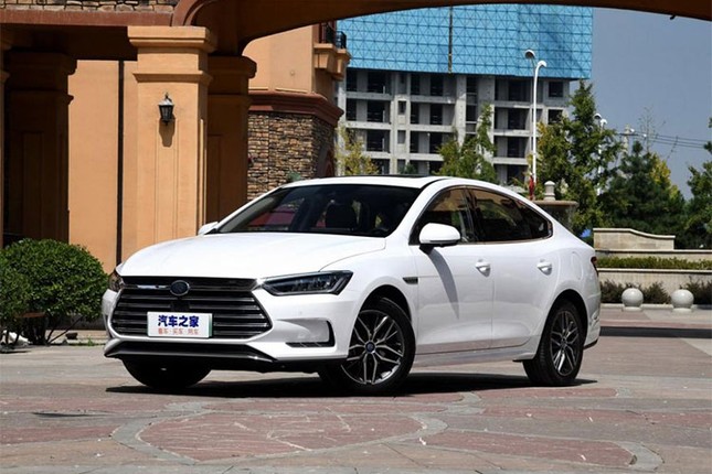 Xe BYD gia tu 340 trieu, “uong” 1 lit xang chay 100km