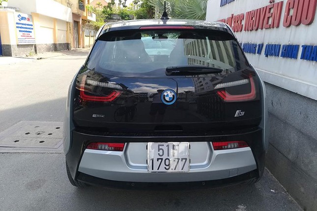 Soi xe oto dien BMW i3 tien ty cua ong chu taxi Mai Linh-Hinh-4