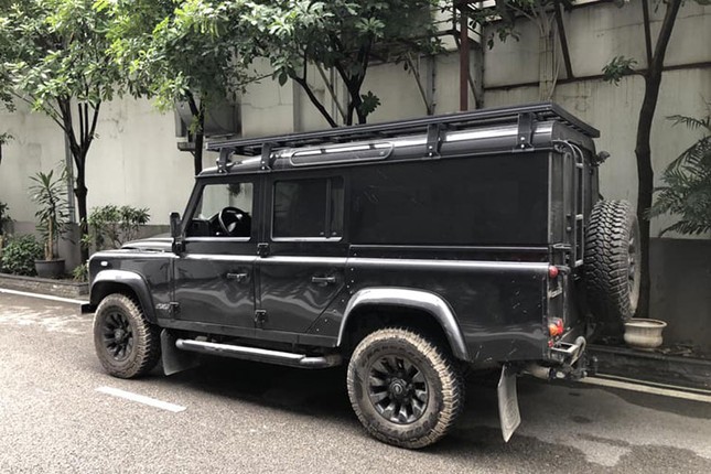 Land Rover Defender 