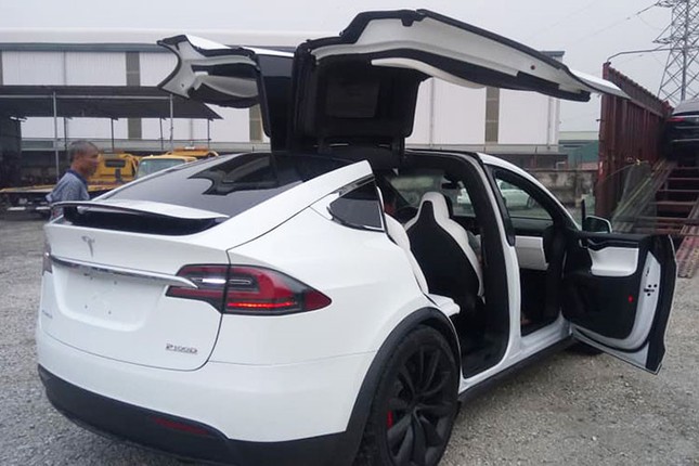 Soai ca Ha Noi mua Tesla Model X P100D 9 ty tang vo-Hinh-6