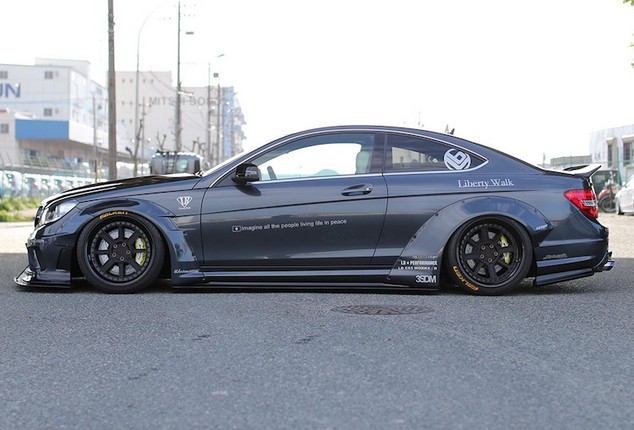 Bien Mercedes-AMG C63 cu thanh sieu xe chi voi 568 trieu-Hinh-2