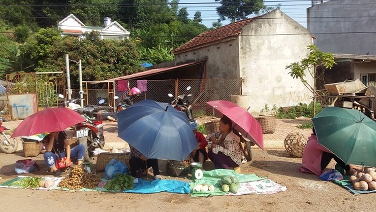 Kham pha nhung san vat vung cao o cho coc cua nguoi Thai