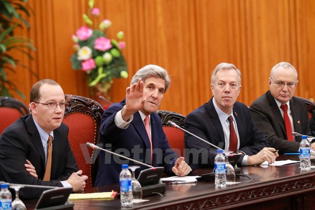 Hinh anh an tuong ve Ngoai truong My John Kerry tai Viet Nam-Hinh-12