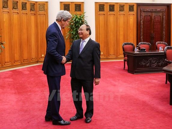 Hinh anh an tuong ve Ngoai truong My John Kerry tai Viet Nam-Hinh-5