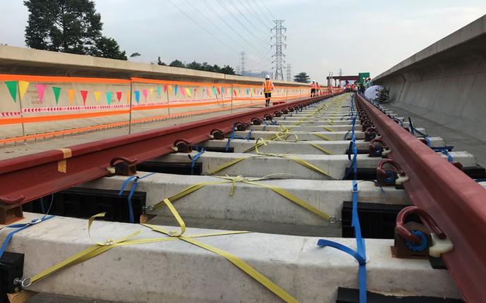 Can canh doan duong ray dau tien tren tuyen Metro Ben Thanh - Suoi Tien-Hinh-8