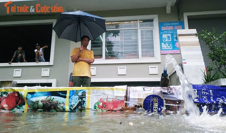 Anh: Mua suot dem, duong Ha Noi ngap sau trong bien nuoc-Hinh-10