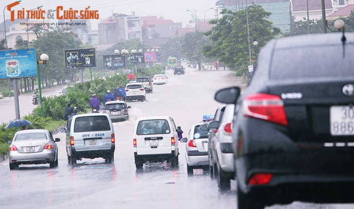 Anh: Mua suot dem, duong Ha Noi ngap sau trong bien nuoc-Hinh-12