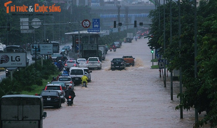 Anh: Mua suot dem, duong Ha Noi ngap sau trong bien nuoc-Hinh-7