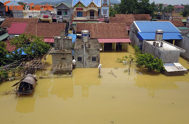 Ha Noi ngap lut: Sang 23/7, nha cua van chim trong bien nuoc-Hinh-5