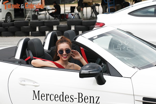 Ninh Duong Lan Ngoc cam lai Mercedes-AMG SLC 43 tien ty-Hinh-9