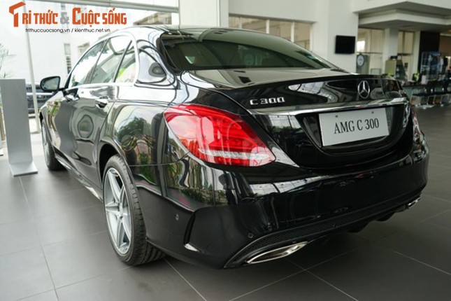 Con trai nuoi Hoai Linh tau Mercedes-Benz C300 AMG gan 2 ty-Hinh-4