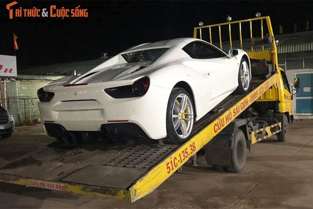 Dai gia Binh Phuoc tau sieu xe Ferrari 488 Spider hon 15 ty