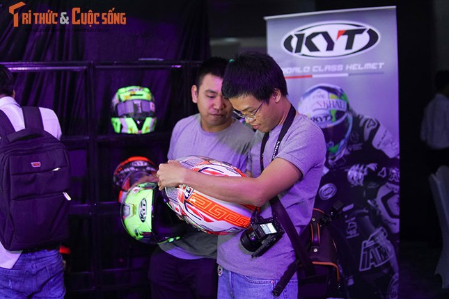 Mu bao hiem KYT Helmet cho moto, xe may den Viet Nam-Hinh-2