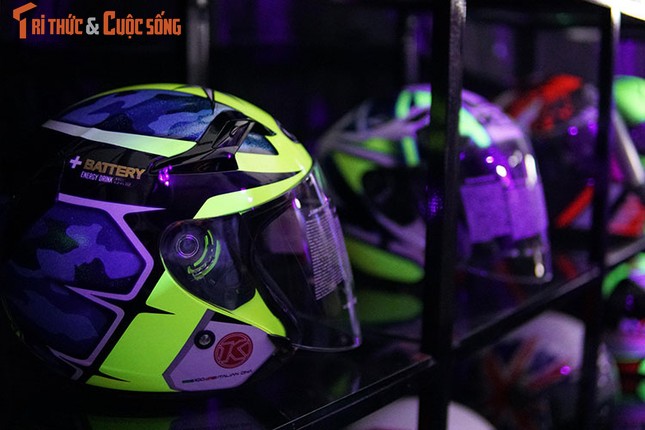 Mu bao hiem KYT Helmet cho moto, xe may den Viet Nam-Hinh-4