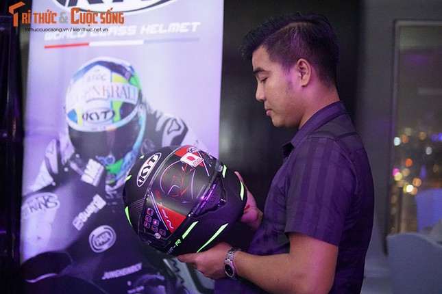 Mu bao hiem KYT Helmet cho moto, xe may den Viet Nam