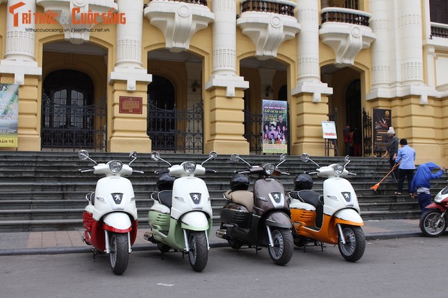 Cam lai tay ga “gia co” Peugeot Django 125 tai Ha Noi-Hinh-2