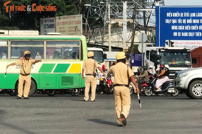 Cua ngo Sai Gon un tac kinh hoang, tram thu phi quyet khong &quot;xa&quot;-Hinh-3