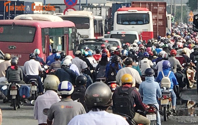 Cua ngo Sai Gon un tac kinh hoang, tram thu phi quyet khong &quot;xa&quot;-Hinh-4