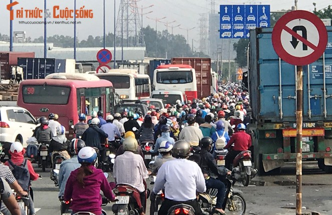 Cua ngo Sai Gon un tac kinh hoang, tram thu phi quyet khong &quot;xa&quot;-Hinh-5