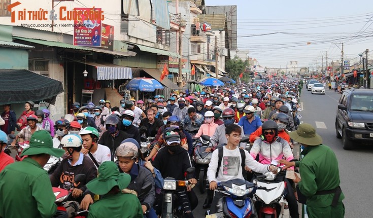 Anh: Choang canh un tac khung khiep ben xe, san bay Ha Noi, TPHCM-Hinh-14