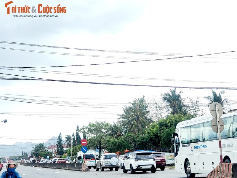 Khanh Hoa: Xa Tram thu phi Cam Thinh do luong xe un u dai hon 5 cay so-Hinh-5