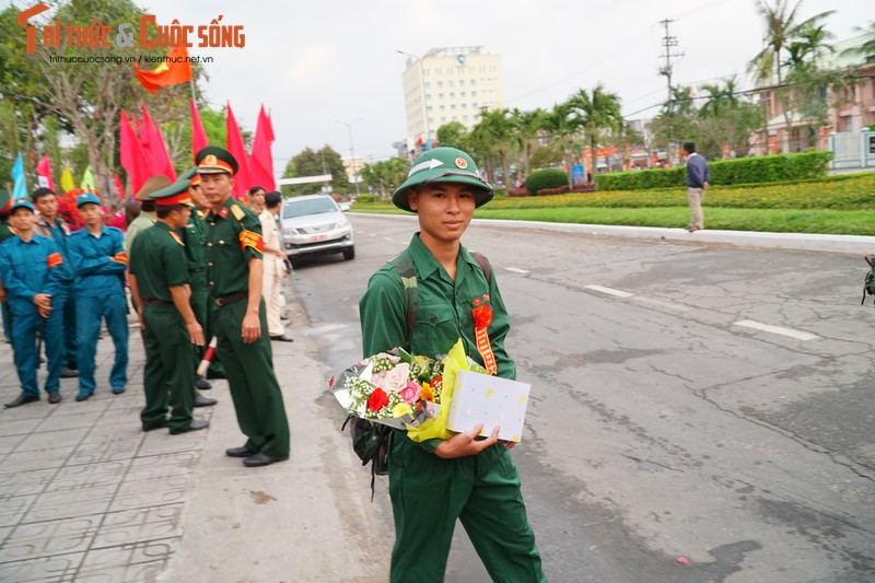 Cu nhan bao chi tinh nguyen nhap ngu phuc vu lau dai trong quan doi