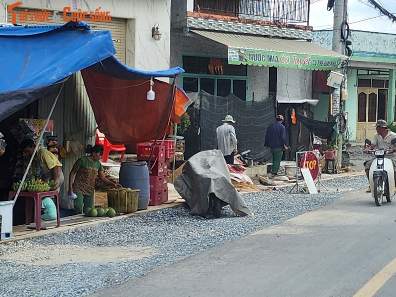 Dong Nai: Du an nang cap duong Huong lo 7, thi cong gan 3 nam van chua xong?-Hinh-9