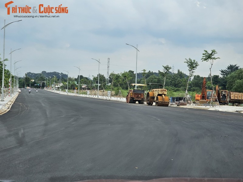 Dong Nai: Nang luc nha thau thi cong tuyen duong D9 tai TP.Bien Hoa