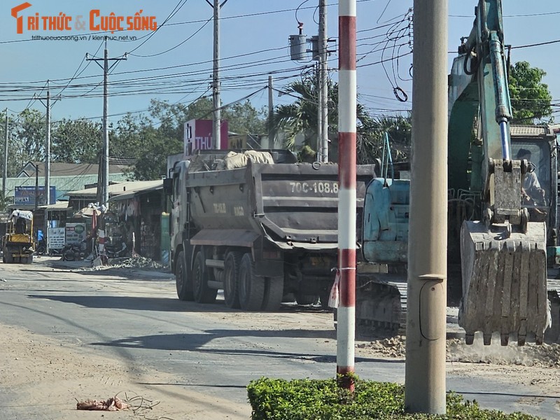 Tay Ninh: Can canh DA Tham nhua duong 30/4 huyen Tan Bien-Hinh-19