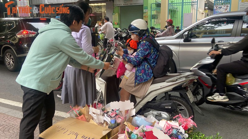 Duoi mai truong, hoa tinh nguoi tham mai…-Hinh-3