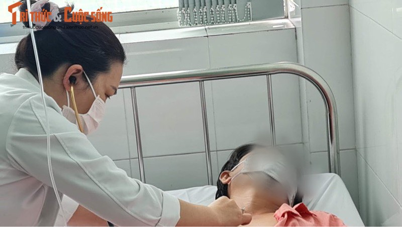 Tin moi nhat vu 5 nhan vien ve sinh bi ngat khi trong cong nuoc