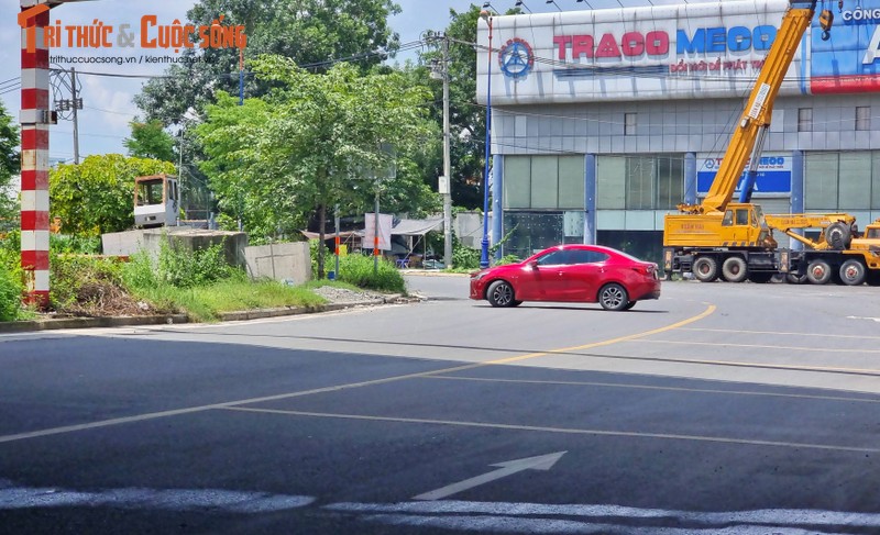 Duong duoi cau Rach Chiec lai bi chan, oto buoc phai qua Tram BOT Xa lo Ha Noi-Hinh-5