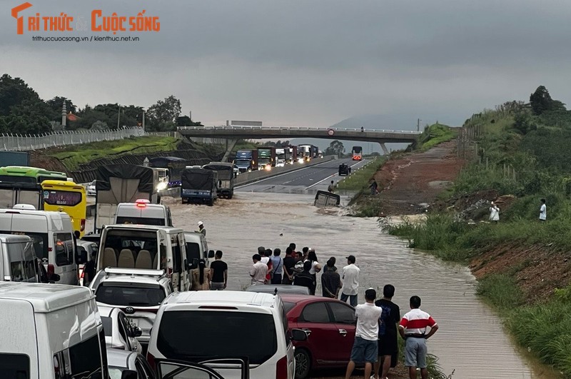 Nhung hiem nguy rinh rap tren tuyen cao toc Dau Giay - Phan Thiet