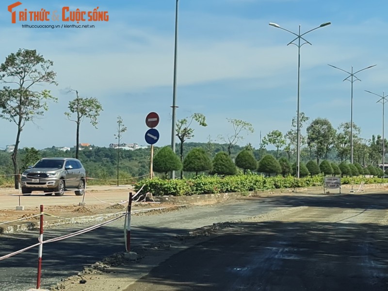 Dong Xoai (Binh Phuoc): Vi sao duong Ho Xuan Huong cu sua lai hong?-Hinh-12