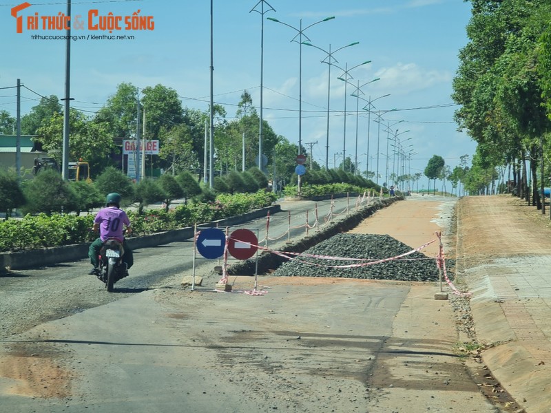 Dong Xoai (Binh Phuoc): Vi sao duong Ho Xuan Huong cu sua lai hong?-Hinh-13