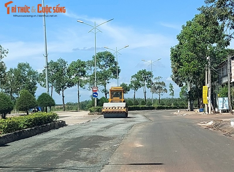 Dong Xoai (Binh Phuoc): Vi sao duong Ho Xuan Huong cu sua lai hong?-Hinh-4